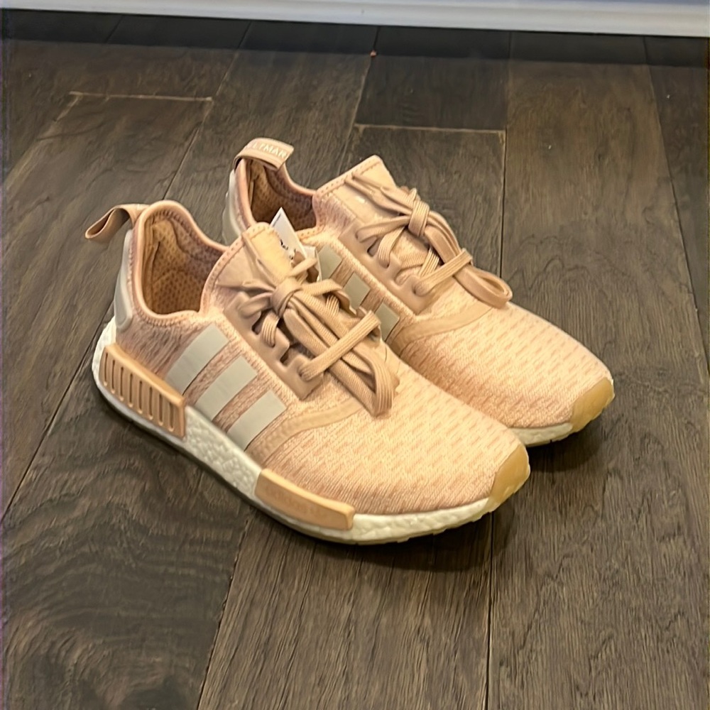 Adidas NMD_R1 NMD Boost Shoes Sneakers new CQ2012 ash pink Women’s Size 6